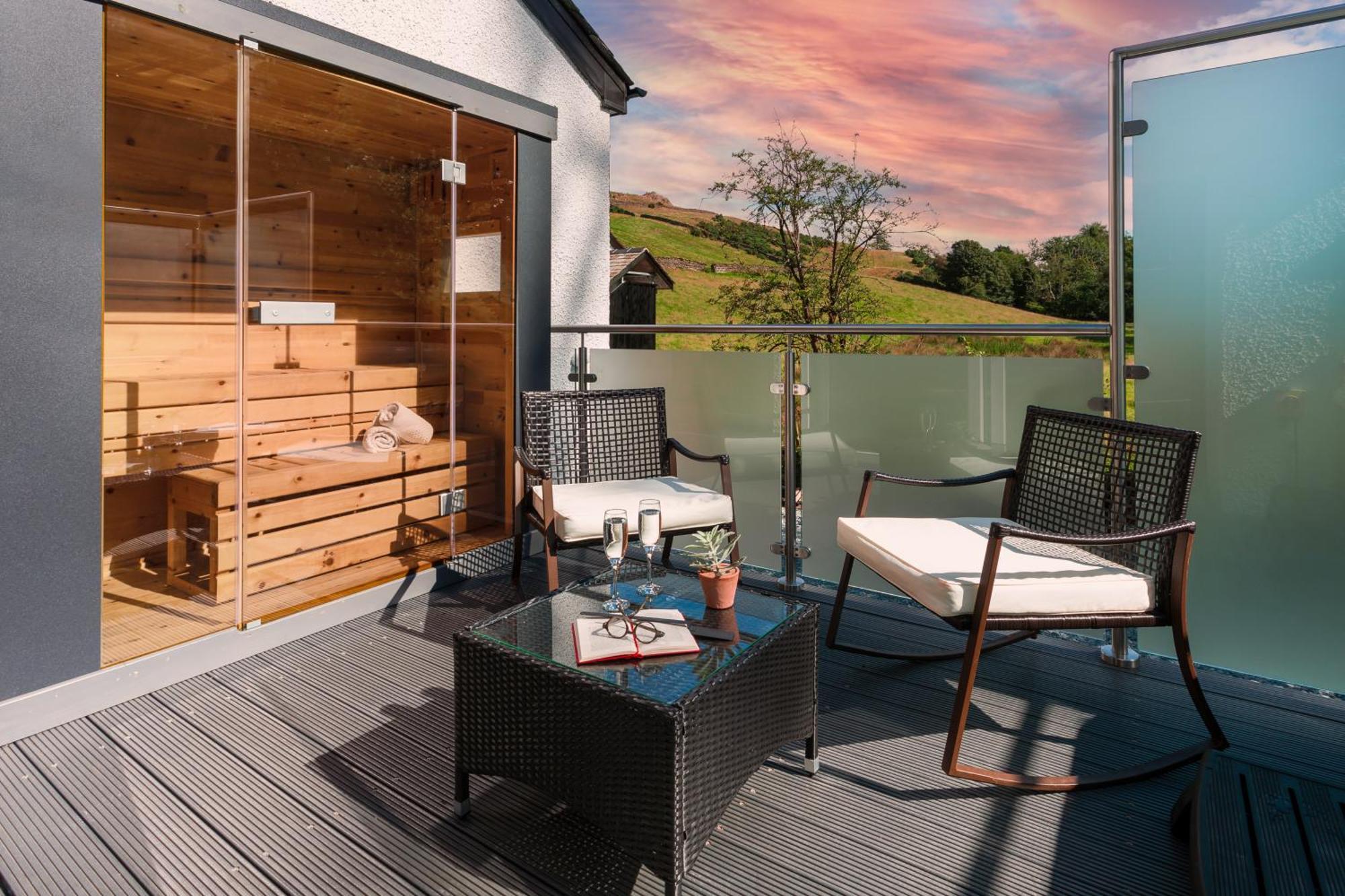 Hotel Aphrodites Group - Luxury Hot Tub In District!