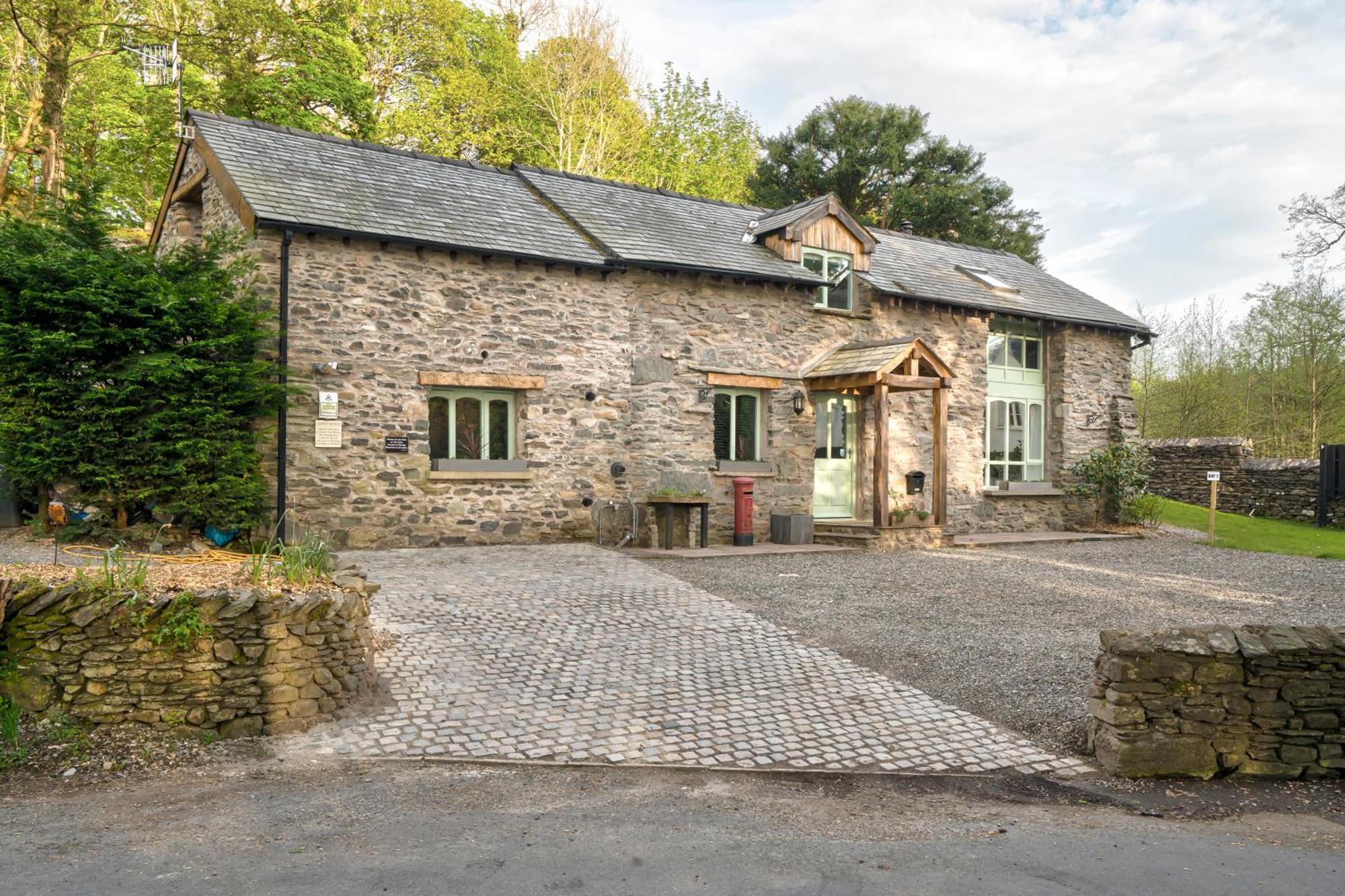 Aphrodites Group - Luxury Hot Tub In District! 5* Bowness-on-Windermere