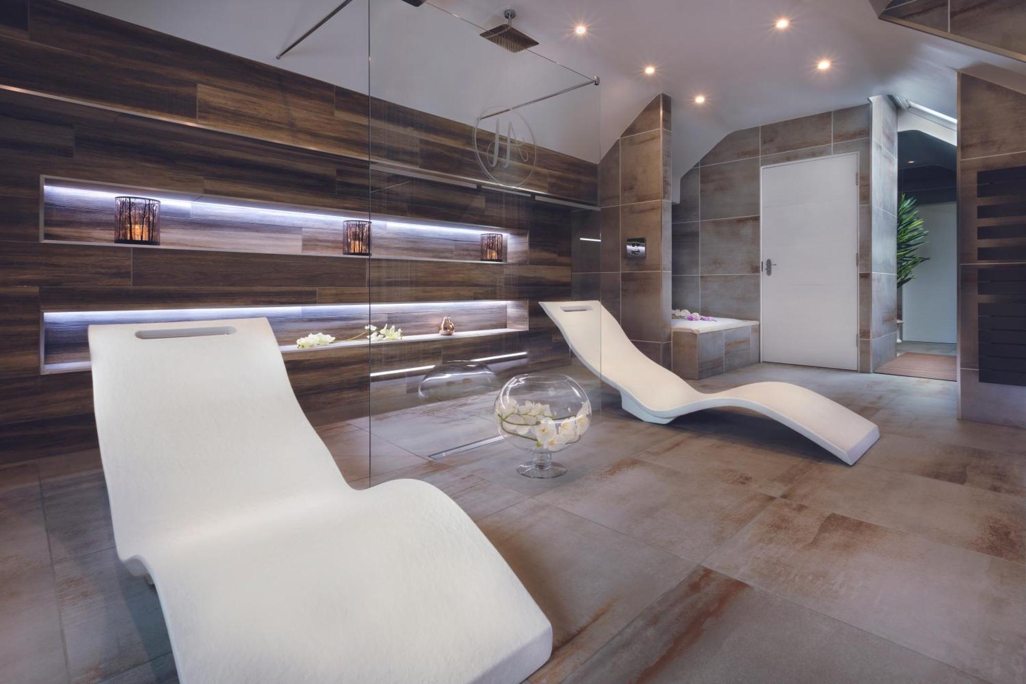 Aphrodites Group - Luxury Hot Tub In District! Bowness-on-Windermere