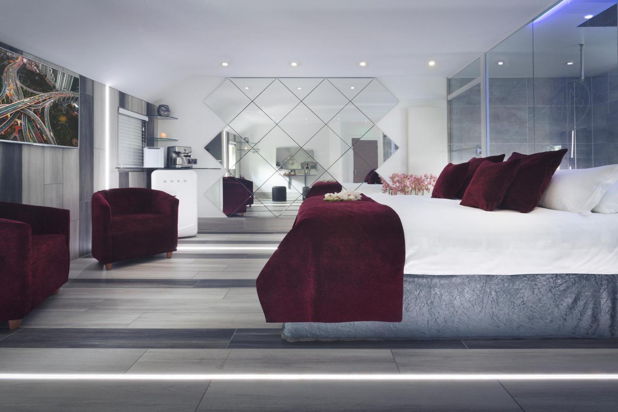 Hotel Aphrodites Group - Luxury Hot Tub In District! Bowness-on-Windermere