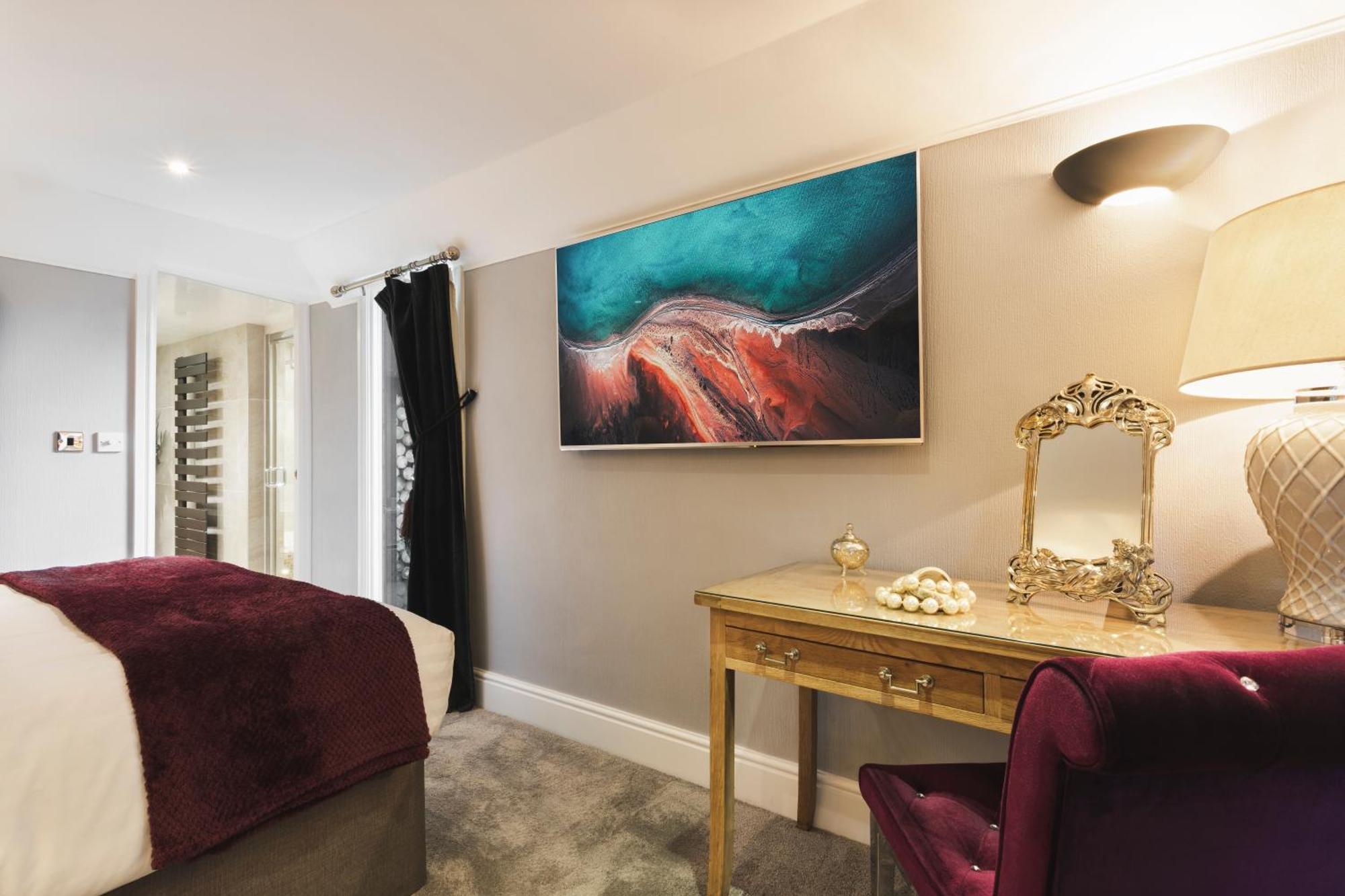 Aphrodites Group - Luxury Hot Tub In District! Hotel Bowness-on-Windermere