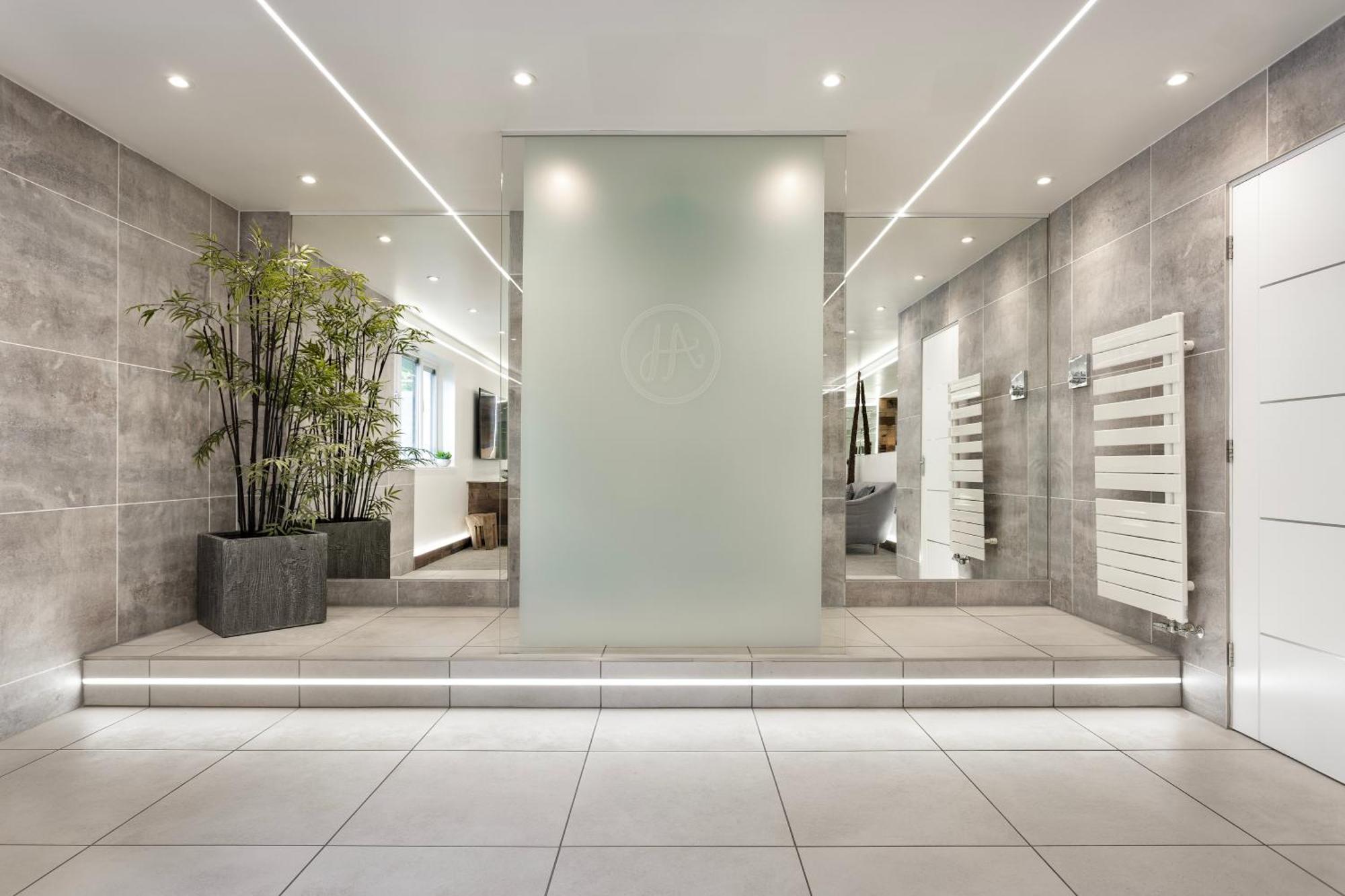 Aphrodites Group - Luxury Hot Tub In District! Bowness-on-Windermere