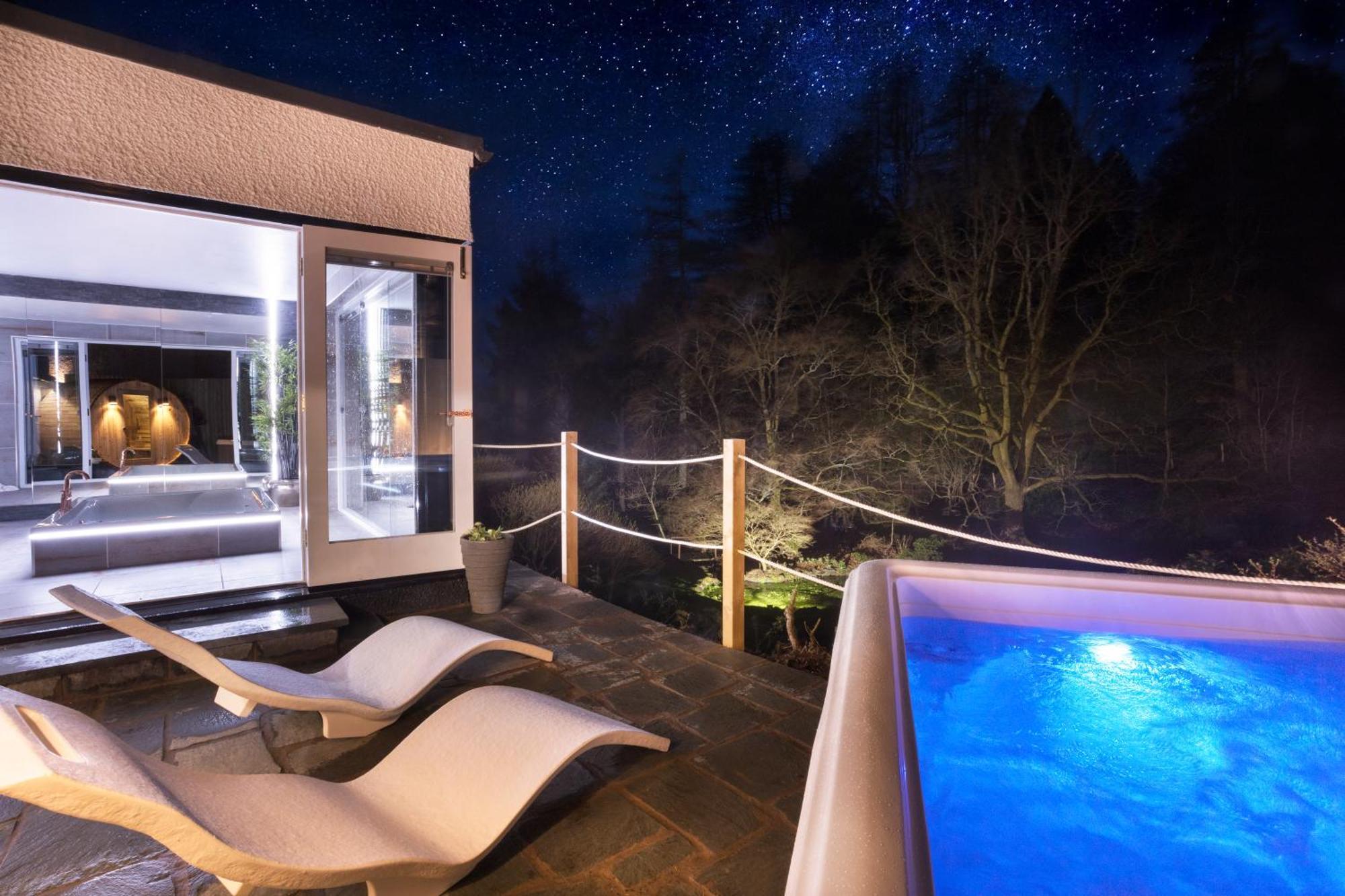 Aphrodites Group - Luxury Hot Tub In District! Hotel 5*