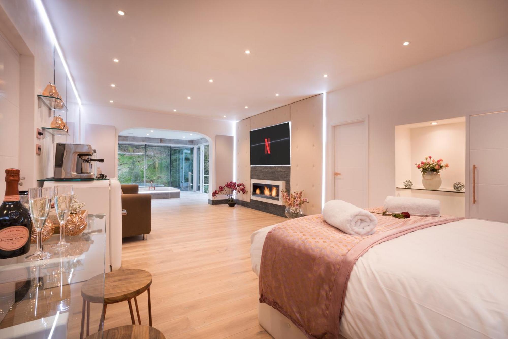 Aphrodites Group - Luxury Hot Tub In District! Bowness-on-Windermere