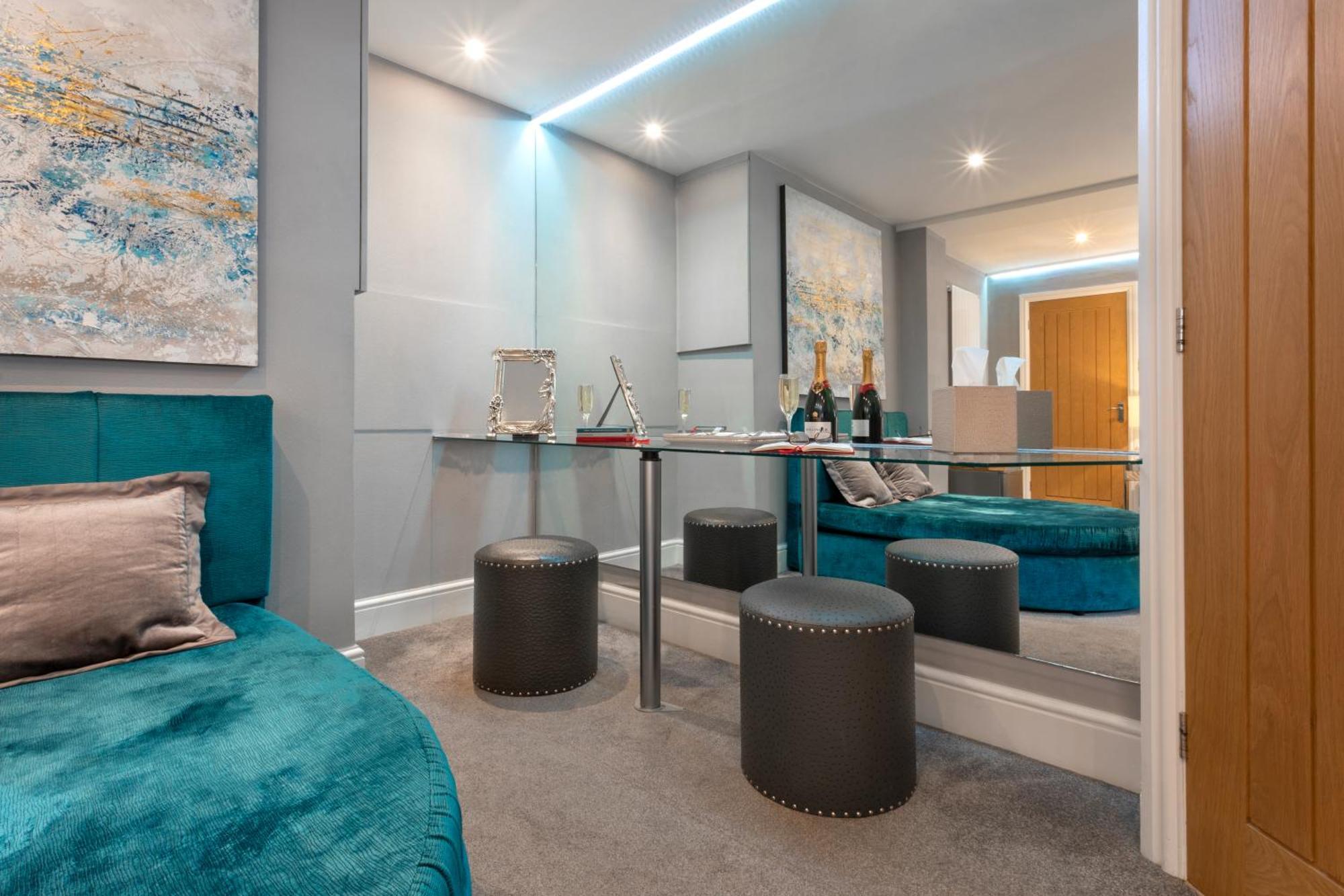 Aphrodites Group - Luxury Hot Tub In District! Hotel Bowness-on-Windermere