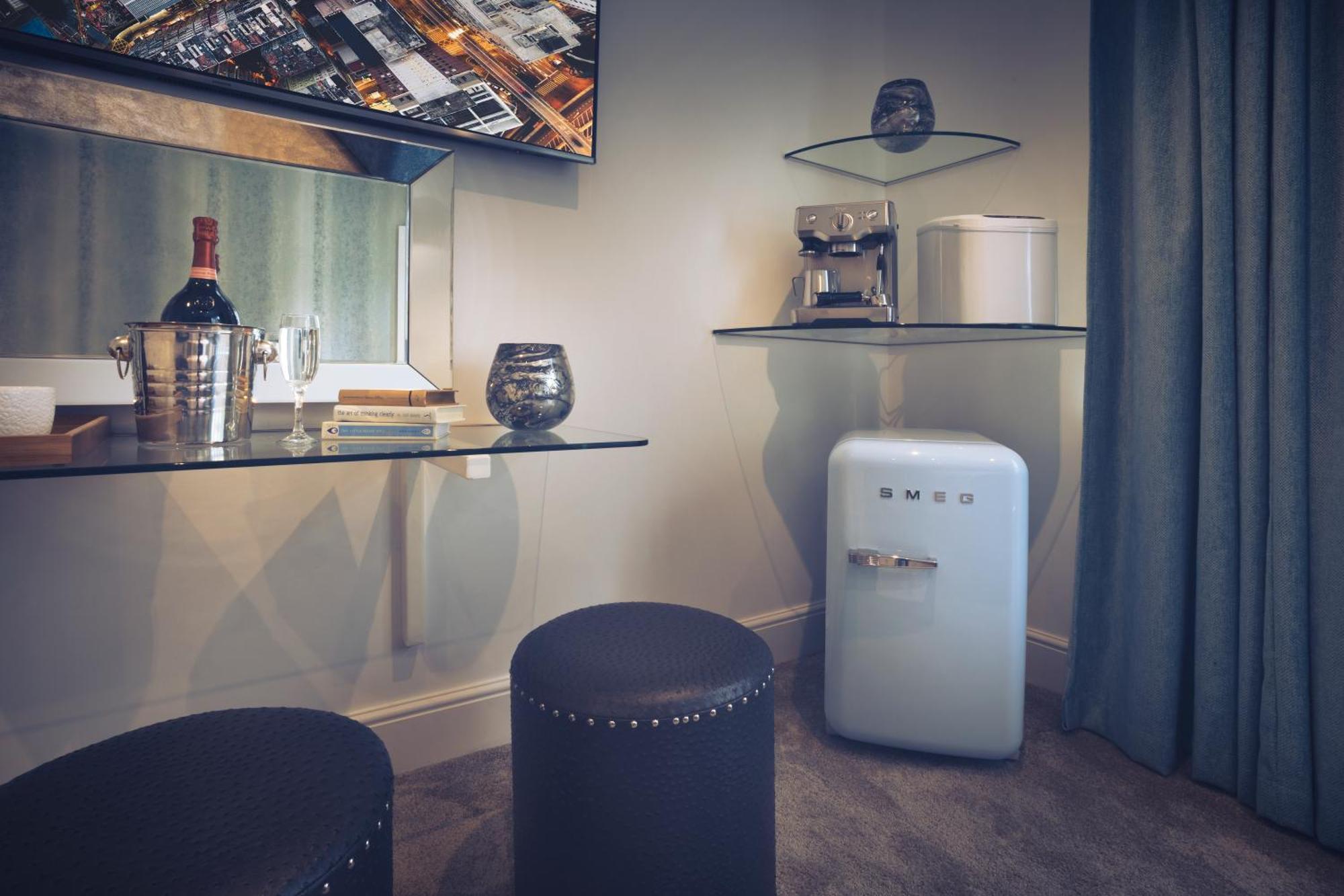 Aphrodites Group - Luxury Hot Tub In District! Hotel Bowness-on-Windermere