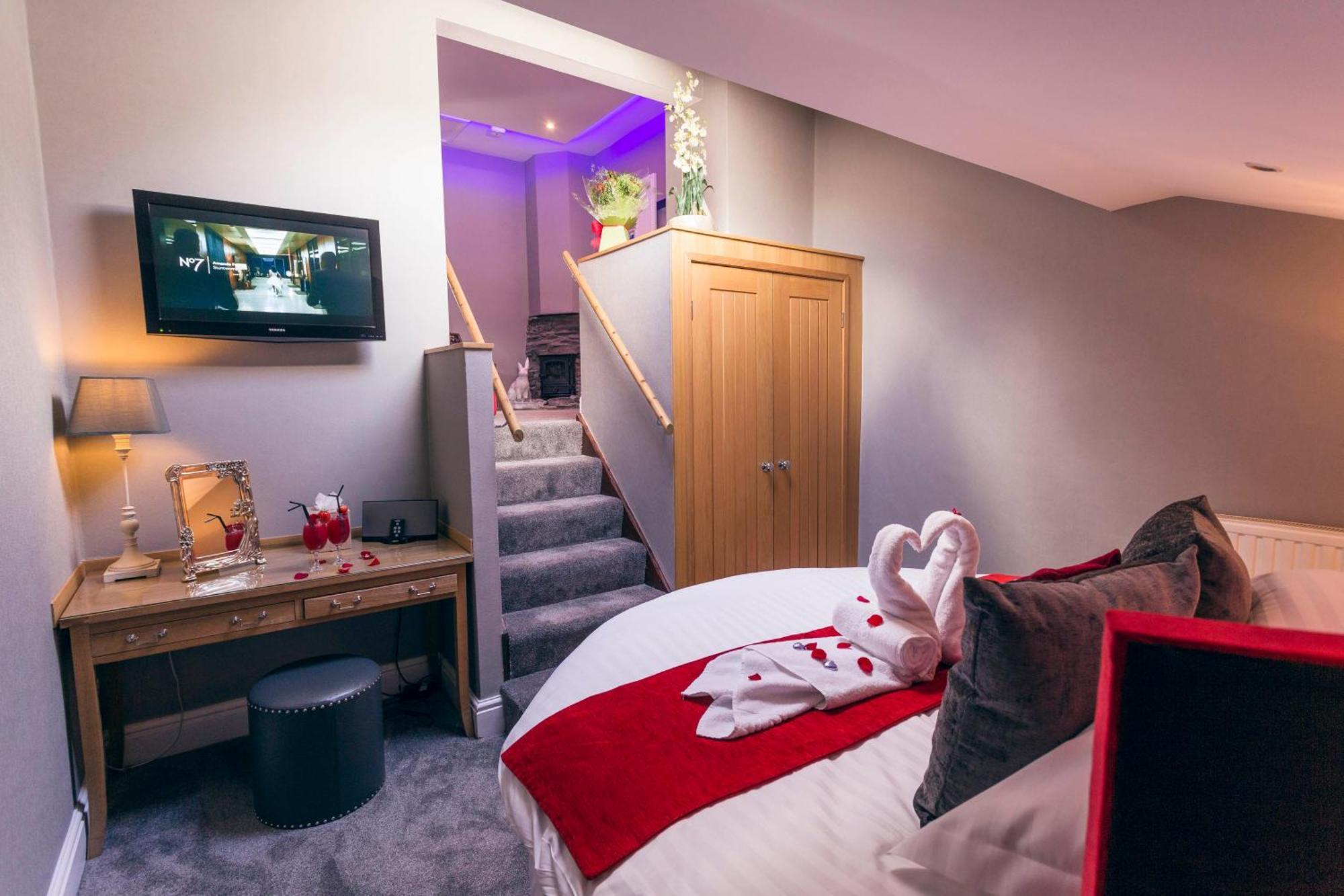 Hotel Aphrodites Group - Luxury Hot Tub In District! Bowness-on-Windermere