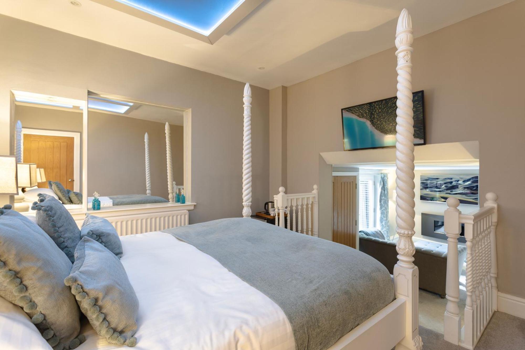 Aphrodites Group - Luxury Hot Tub In District! Hotel Bowness-on-Windermere